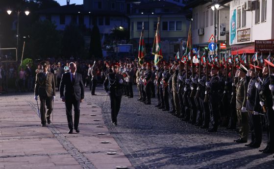 С тържествената заря-проверка във Велико Търново приключиха честванията за Независимостта