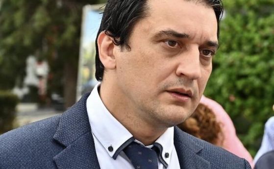 Бившият депутат от 'Български възход' Александър Николов съди варненския кмет за 1 лв. Уронил му доброто име