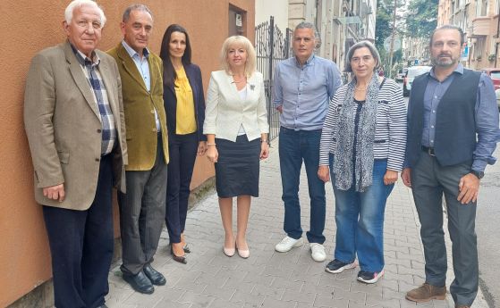 Знакови лица от десницата регистрираха своя листа в София
