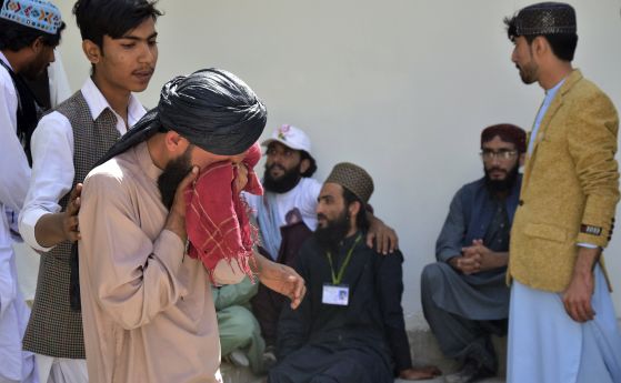 Десетки убити и ранени при два атентата в Пакистан
