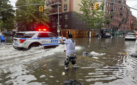 Ню Йорк е под вода, обявиха извънредно положение