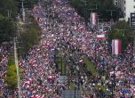 Под въпрос ли е бъдещето на Полша в ЕС: стотици хиляди на опозиционен митинг две седмици преди изборите