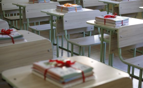 Безплатни ще са учебниците от 8. до 12. клас в дигиталната раница от догодина