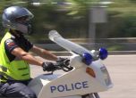 Полицай на мотор бе блъснат от кола в центъра на София