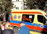 Възрастен намушка 5-годишно дете при излет в Познан