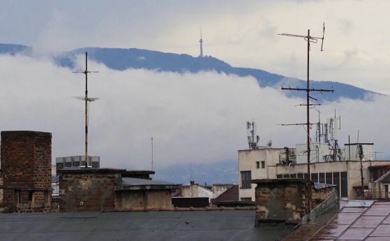 Облачно и ветровито време днес