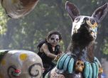 Зрелищен парад заля улиците на Мексико по повод Деня на мъртвите (снимки)