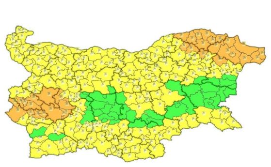 Опасно време: Жълт и оранжев код в цялата страна. В София ще духа вятър до 29 метра в секунда