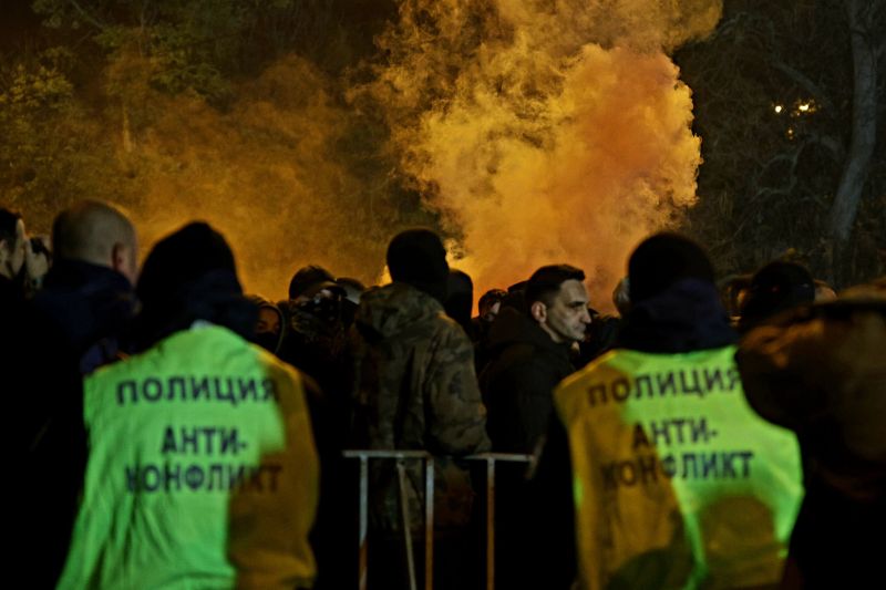 Протестът на футболните фенове