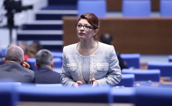 Десислава Атанасова свиква извънредно комисията по вътрешна сигурност заради протестите срещу БФС