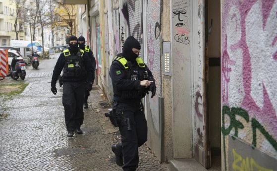 Над 300 полицейски служители в Берлин участваха в няколко специализирани операции, насочени срещу две забранени палестински организации, предаде ДПА.