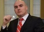 Съдът прекрати делото за плагиатство срещу Петър Илиев заради консулския му имунитет