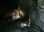 Порой блокира петима души в пещера в Словения