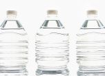 Бутилираната вода съдържа стотици хиляди частици пластмаса