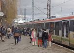 Влаковете по линията София - Перник се претовариха, хората чакат с часове