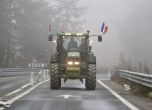Фермери заплашват да блокират безсрочно Париж от днес