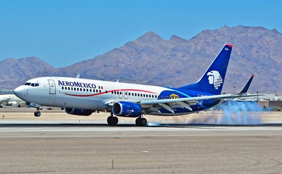 Самолет на Aeromexico