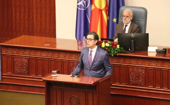 Стево Пендаровски говори пред македонския парламент