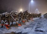 Обилни снеговалежи в Китай блокират хората в навечерието на Лунната нова година (снимки)