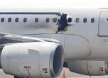 Самолет с дупка в корпуса кацна на летището в Белград
