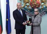 Президентът връчи почетен знак на Цветана Манева
