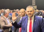 Всички обичат Пеевски - делегатите го посрещнаха с мощни овации (видео)