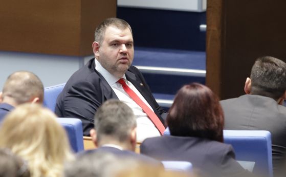 Делян Пеевски, единият от новоизбраните председатели на ДПС, в парламента