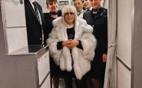 Лили Иванова благодари на екипажа, с който летя до Брюксел