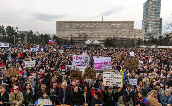 Словаци протестират срещу правителството в столицата Братислава, 15 март 2024 година. Снимка: Jaroslav Novak/TASR чрез AP