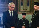 Николай Денков, Мария Габриел и Румен Радев пристигнаха на литургията за патриарх Неофит