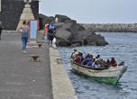 Лодка с мигранти пристига на Канарските острови