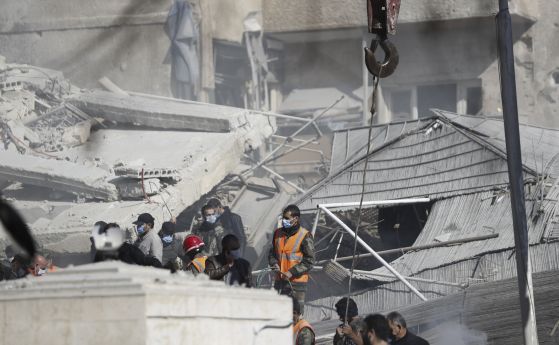 Десетки загинали при израелски удари в Сирия