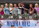 Мюзикълът Mamma Mia отбелязва 25 години на лондонска сцена