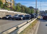 Обърнат автомобил затрудни движението в София