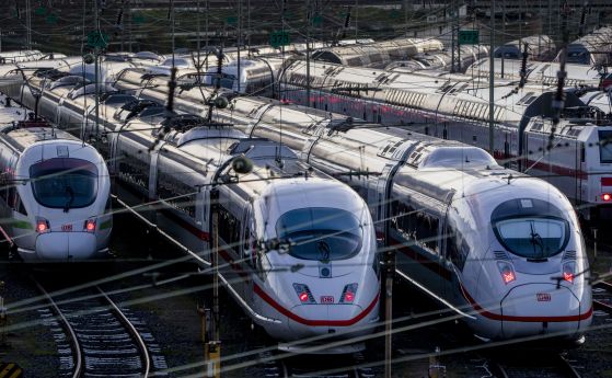 Четирима пострадали при сблъсък на два влака в Германия