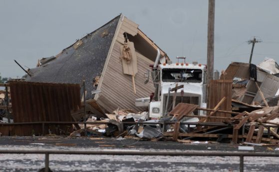 Торнадо в Оклахома взе жертви, сред които и бебе