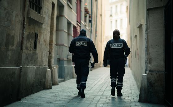 Убити и ранени при стрелба в Париж
