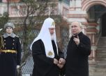 Путин присъства на празничната литургия в Москва