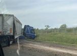 Камион катастрофира на ''Тракия'', движението е затруднено