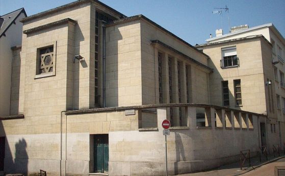 Френската полиция уби въоръжен мъж, опитал се да подпали синагога