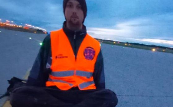 Екоактивисти нахлуха на пистата на летището в Мюнхен, ще има закъснели полети