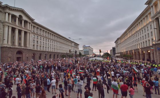 България е изправена пред най-тежкото безкаузие: Катастрофално ниска избирателна активност