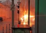 Късо съединение заради силната буря подпали електрически стълб до Халите в София (видео)
