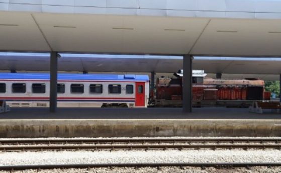 Два влака се сблъскаха на Централна гара в София (допълнена)