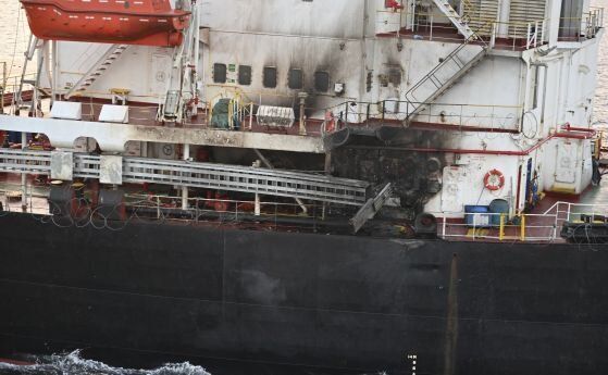 Повреден товарен кораб от изстрелян от йеменските бунтовници хути дрон в района на Аденския залив 