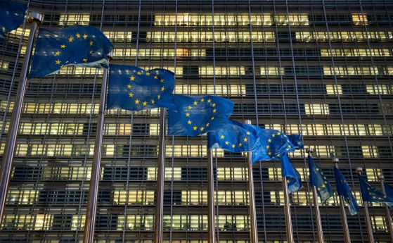 Европейската комисия предлага да започнат преговорите за присъединяване към ЕС на Украйна и Молдова