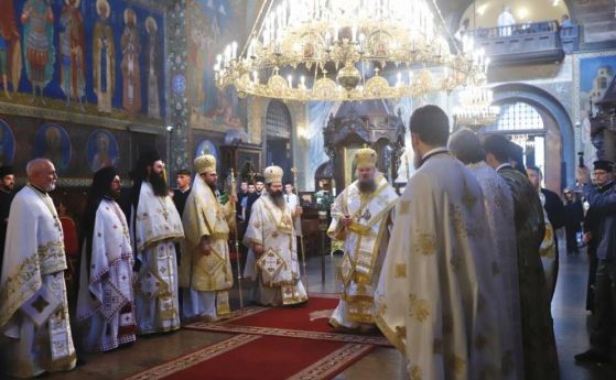 Литургия за 30 дни от смъртта на Патриарх Неофит бе отслужена в "Света Неделя"