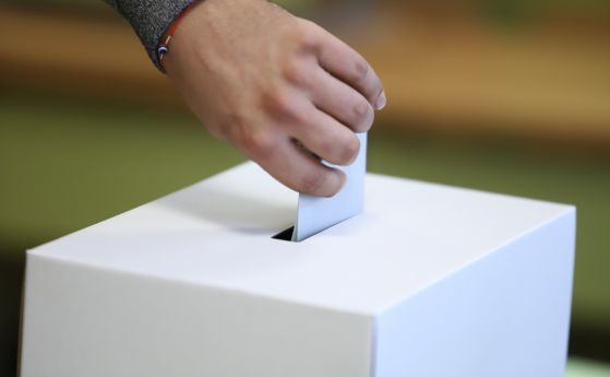 На избори днес ще се гласува с машини и с хартиени бюлетини