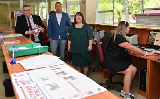 Ректорът на УНСС проф. Димитър Димитров даде символичен старт на приема на документи за кандидатстудентската кампания