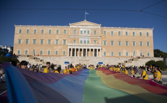 Данните за бройката на участниците са на гръцката полиция